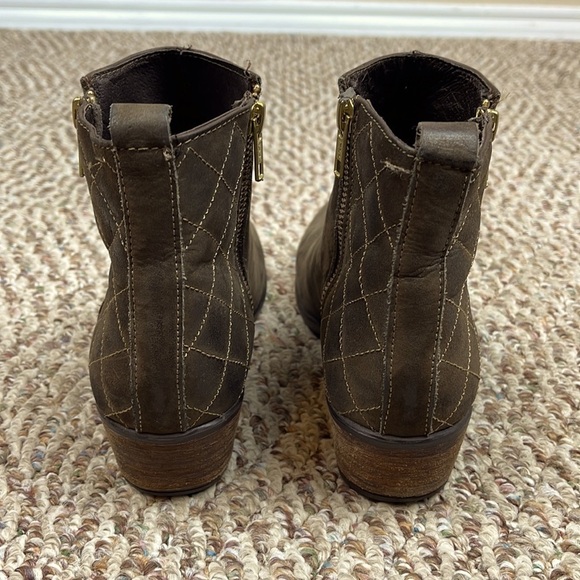 Steve Madden Nyrvana Suede Quilted Ankle Booties - Picture 6 of 10